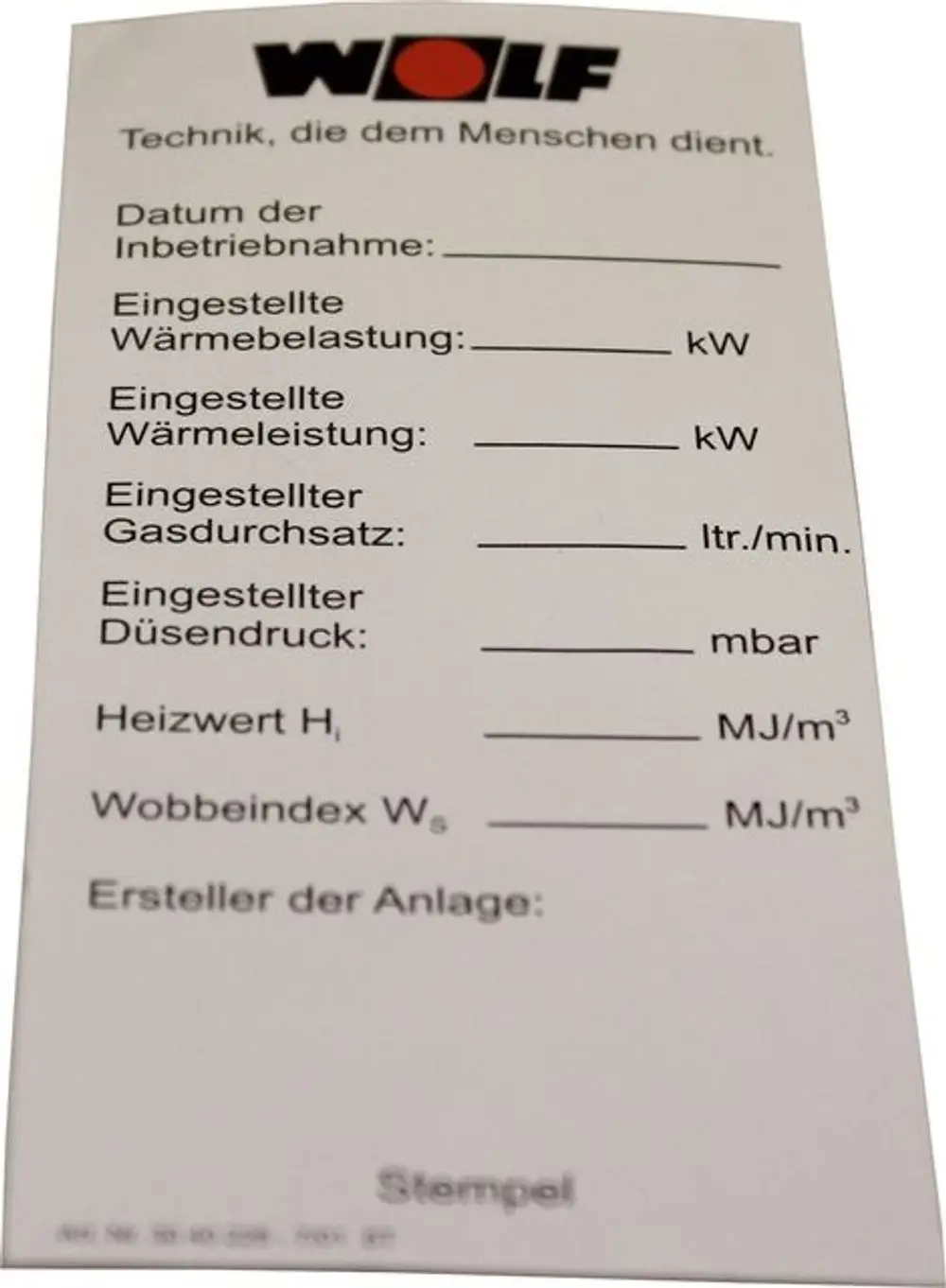 Aufkleber mit Einstellwerten von Wolf für Gasgeräte, inklusive Angaben zu Wärmebelastung, Wärmeleistung, Gasdurchsatz und weiteren technischen Spezifikationen.